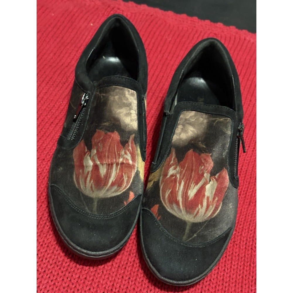 VTG Y2K Sesto Meucci Fiorin Black Red Pink Velour Flower Slip On Sneaker Sz 8